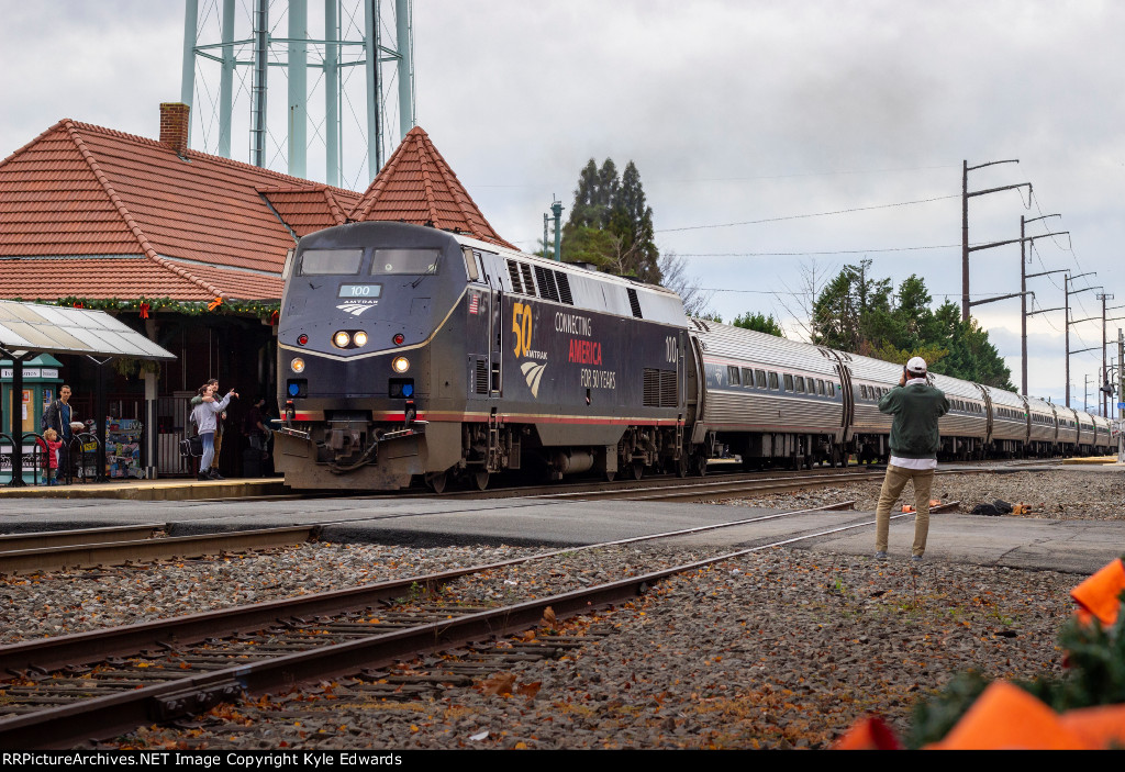 AMTK P42DC #100 on "Northeast Regional" No. 156